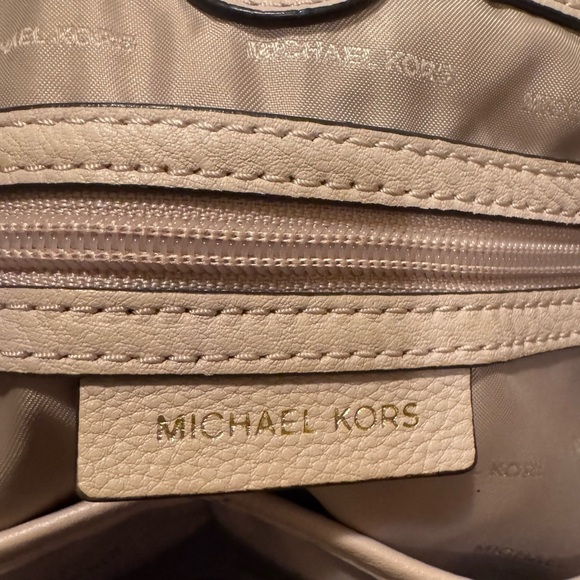 Michael Kors Raven Pebble Soft Pink / Gold Leather Large Shoulder Tote Bag - Picture 6 of 11